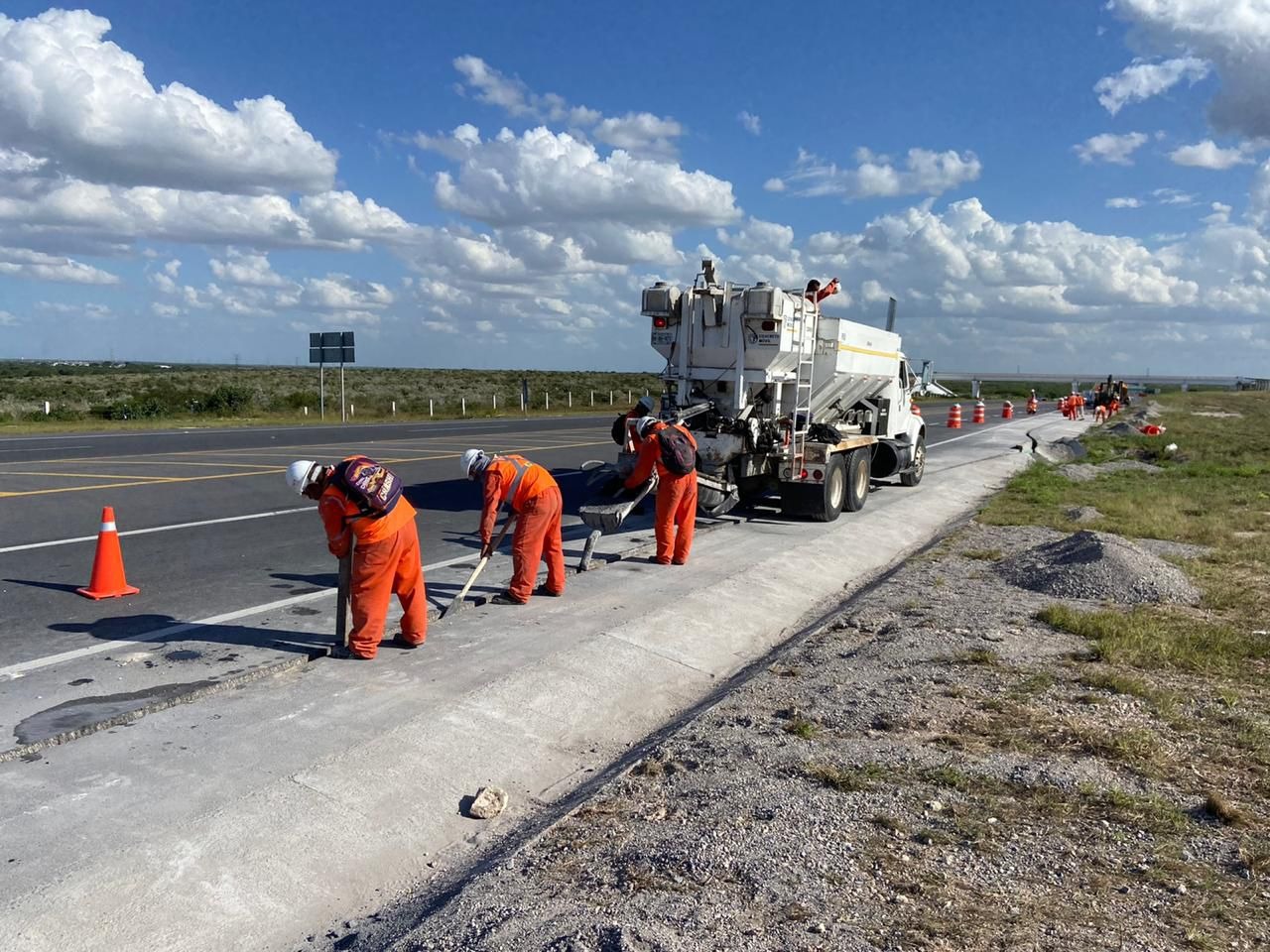 Pavimentación carretera MIZTON